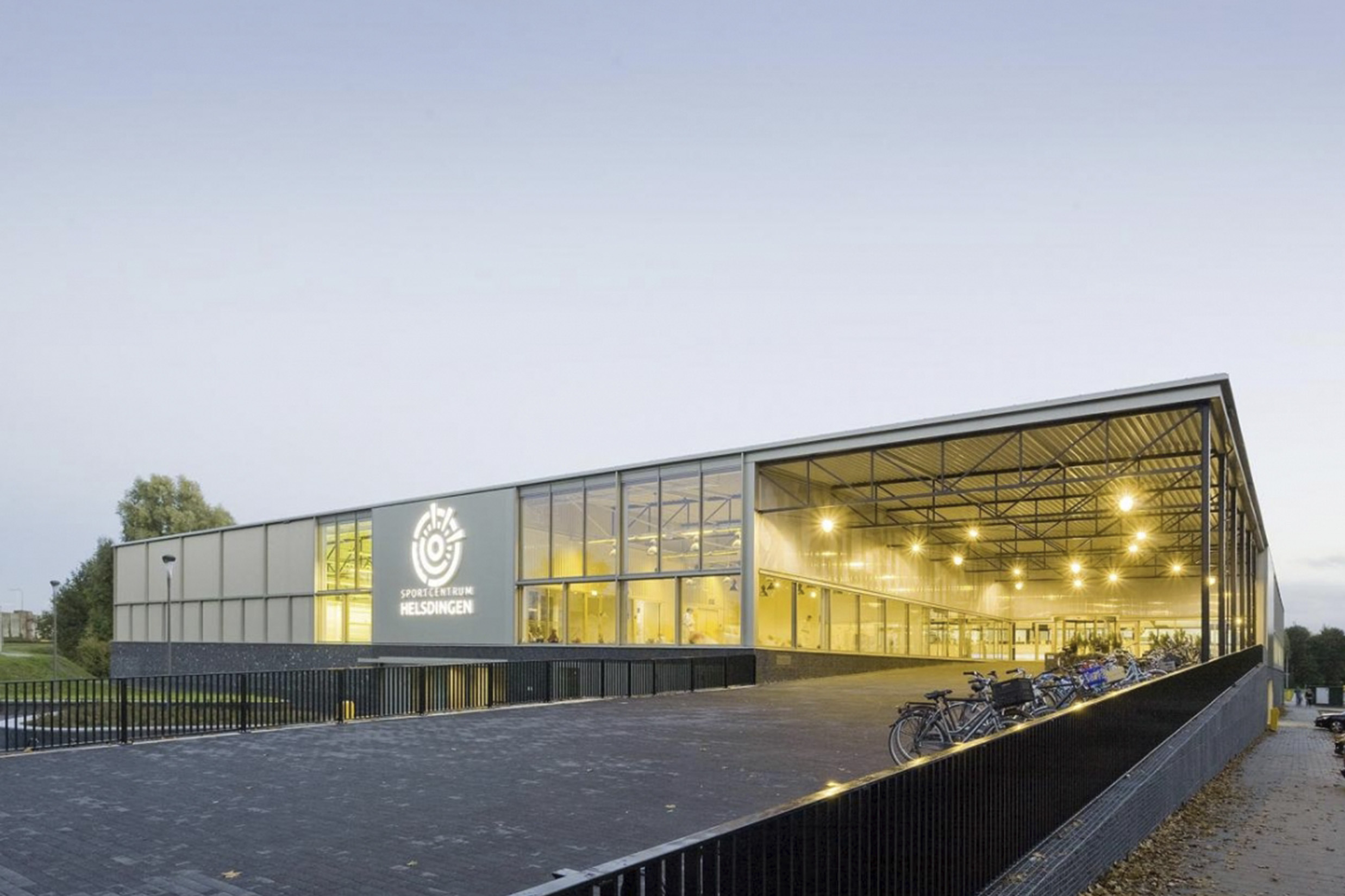 De ingang van Helsdingen Sport en Cultuur Vianen